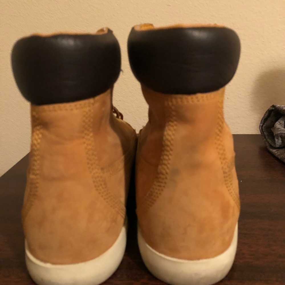 Women’s Timberlands - Picture 3 of 6